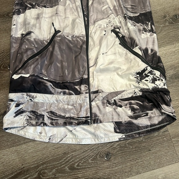 Lululemon Miss Misty Jacket II ( wind breaker ) - Picture 4 of 11